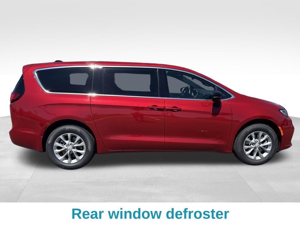 new 2025 Chrysler Pacifica car, priced at $45,123