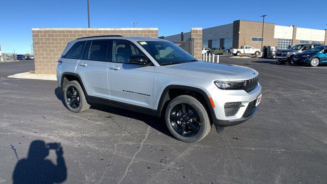 new 2025 Jeep Grand Cherokee car, priced at $41,634