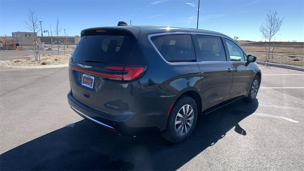 new 2025 Chrysler Pacifica Hybrid car, priced at $33,874