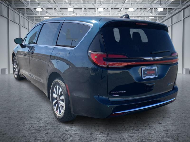 new 2025 Chrysler Pacifica Hybrid car, priced at $33,874