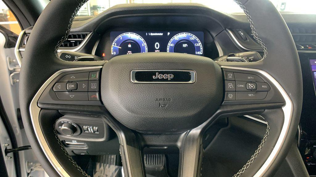 new 2025 Jeep Grand Cherokee car, priced at $37,582
