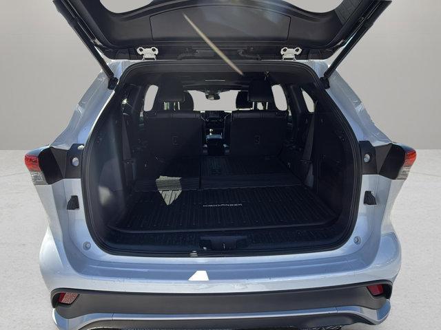 used 2022 Toyota Highlander car, priced at $36,600