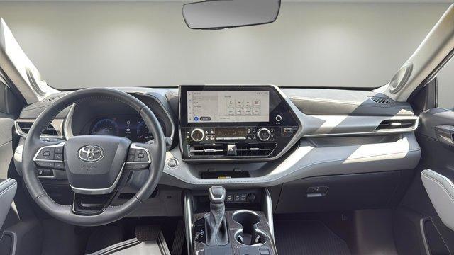 used 2023 Toyota Highlander car, priced at $43,475