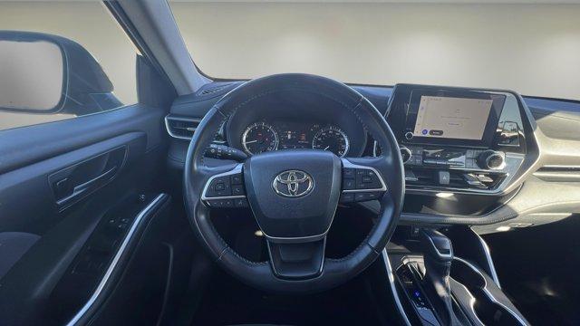 used 2023 Toyota Highlander car, priced at $33,300