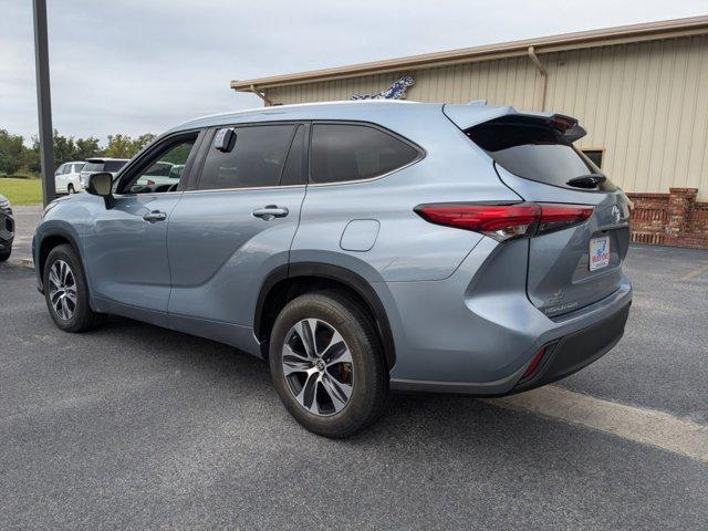 used 2022 Toyota Highlander car, priced at $37,700