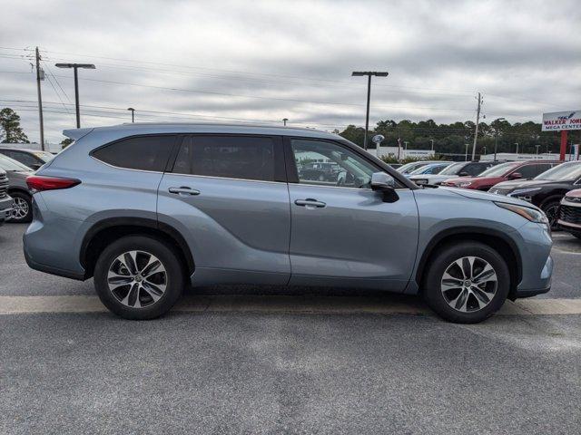 used 2022 Toyota Highlander car, priced at $37,700