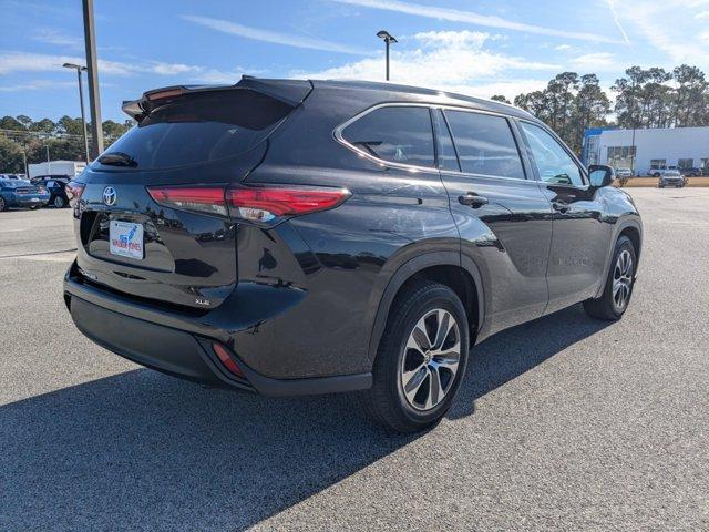 used 2022 Toyota Highlander car, priced at $34,425