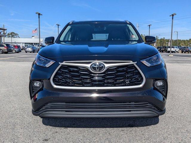 used 2022 Toyota Highlander car, priced at $34,425