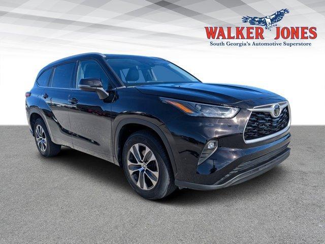 used 2022 Toyota Highlander car, priced at $34,425