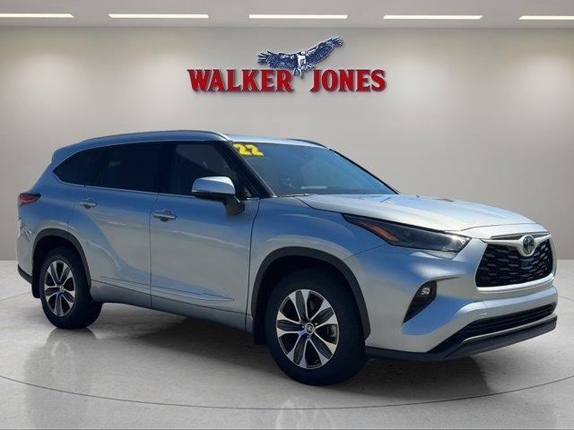 used 2022 Toyota Highlander car, priced at $35,025
