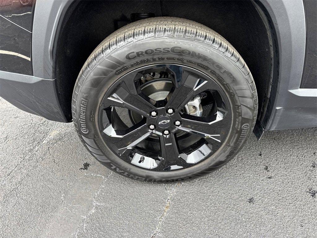 used 2025 Chevrolet Equinox car, priced at $24,557