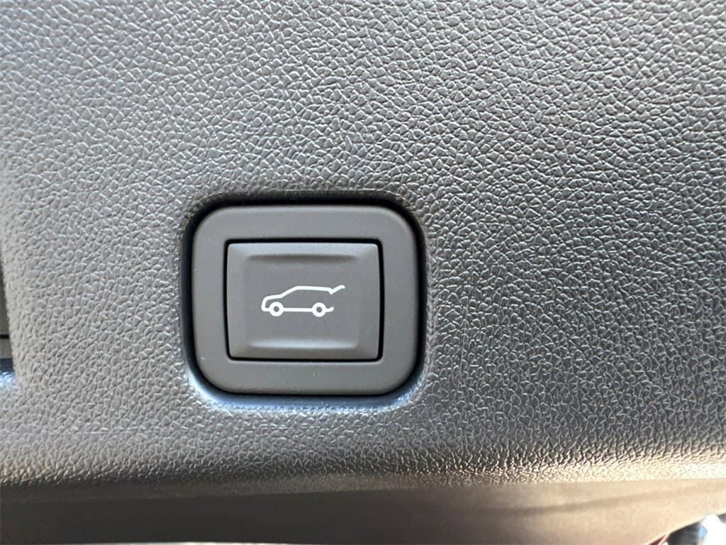 new 2026 Chevrolet Traverse car, priced at $57,215