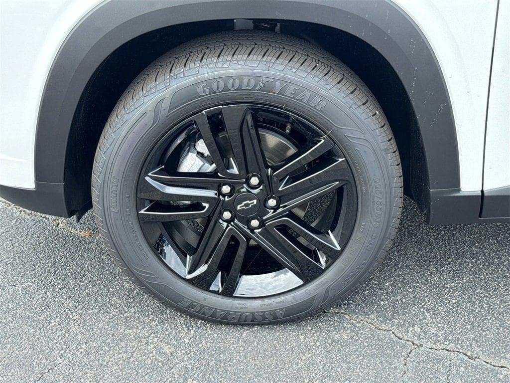 new 2025 Chevrolet Trax car, priced at $26,995