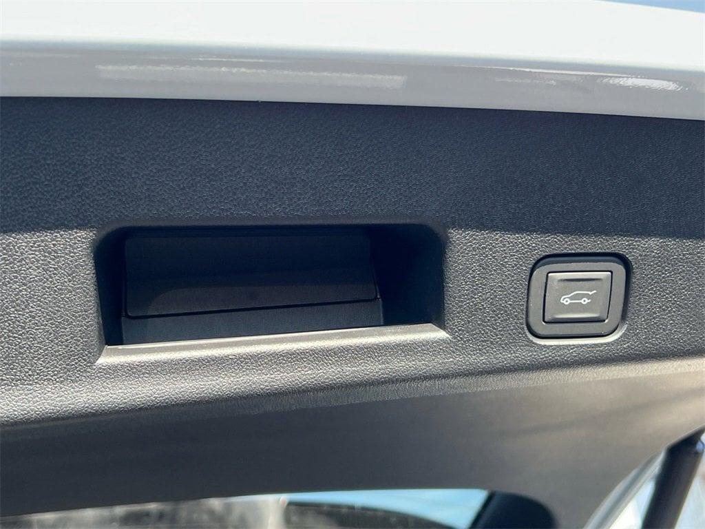 new 2026 Chevrolet Traverse car, priced at $57,415