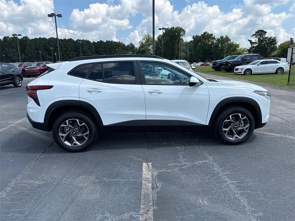 new 2025 Chevrolet Trax car, priced at $20,095