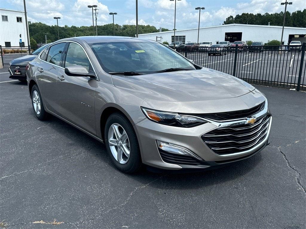 new 2025 Chevrolet Malibu car, priced at $23,380