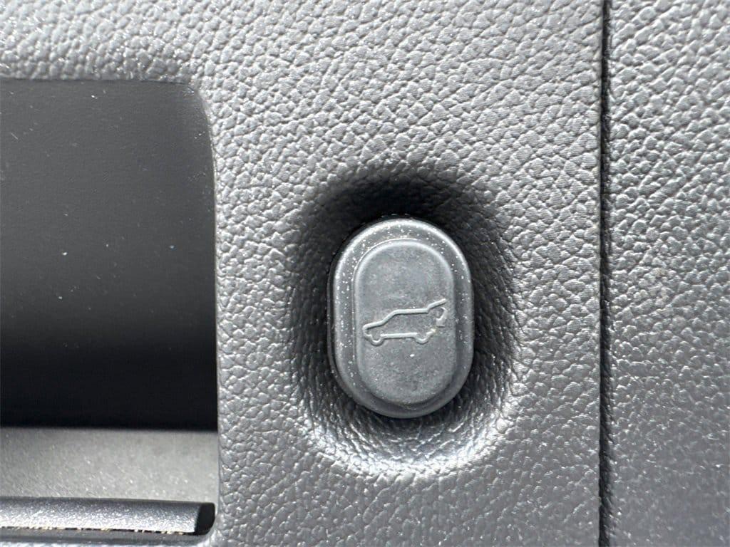 used 2015 Chevrolet Suburban car, priced at $21,514