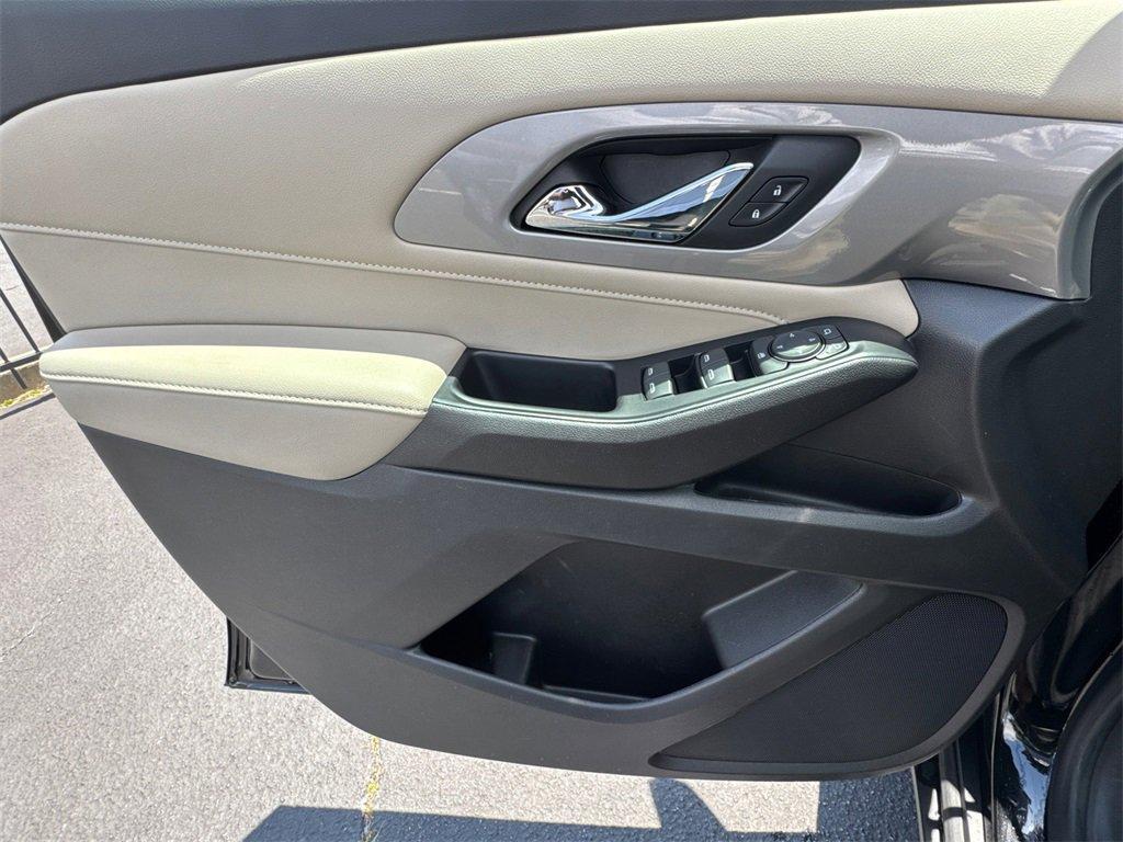 used 2023 Chevrolet Traverse car, priced at $27,546