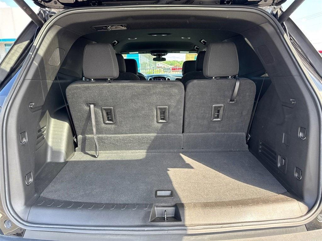 used 2022 Chevrolet Traverse car, priced at $19,274