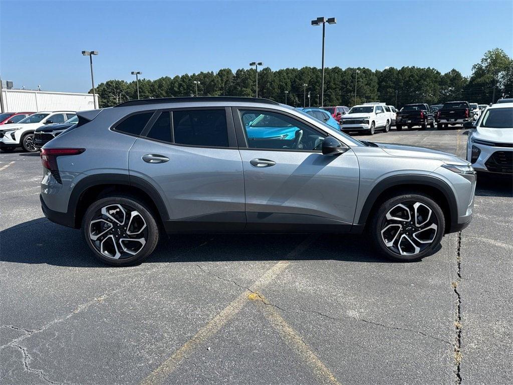 new 2025 Chevrolet Trax car, priced at $27,085