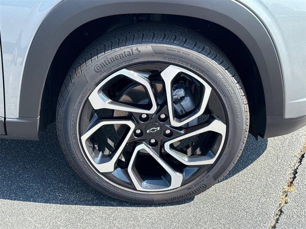 new 2025 Chevrolet Trax car, priced at $27,085