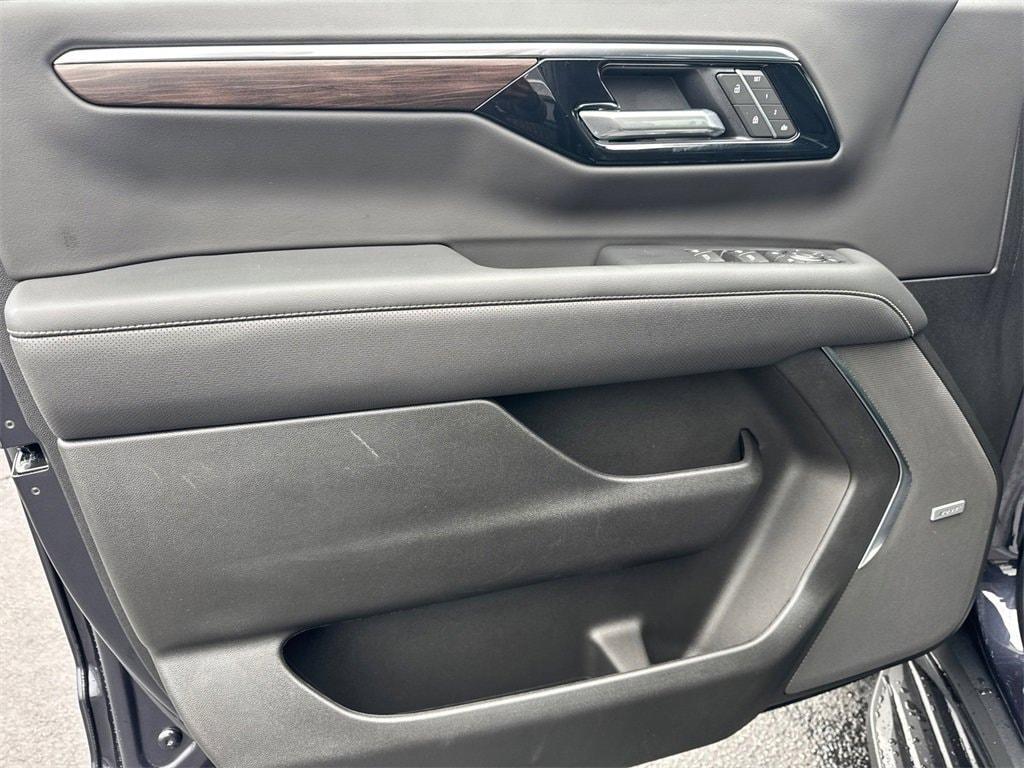 new 2025 Chevrolet Suburban car, priced at $79,120