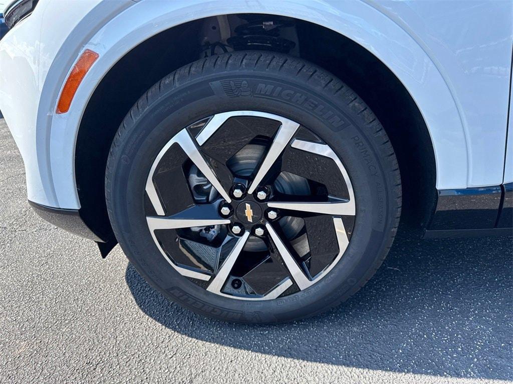 new 2025 Chevrolet Equinox EV car, priced at $36,015
