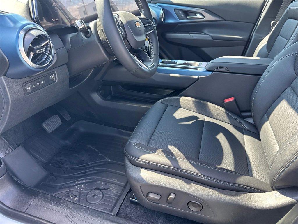 new 2025 Chevrolet Equinox EV car, priced at $36,015