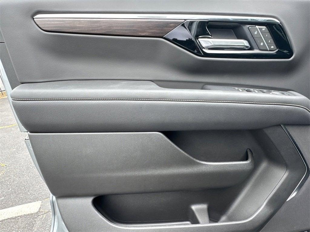 used 2025 Chevrolet Suburban car, priced at $76,759
