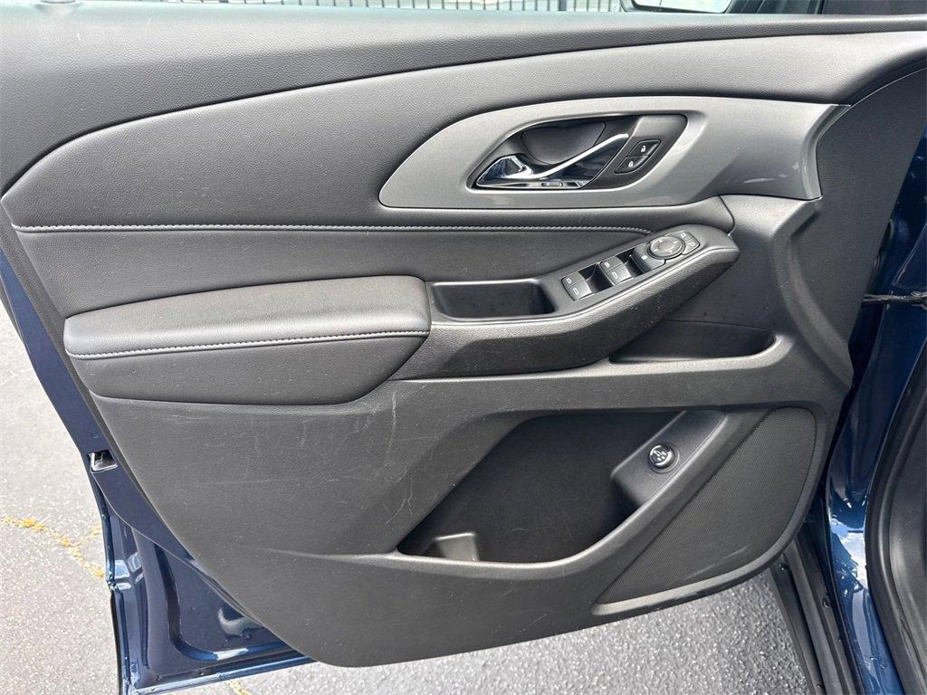 used 2022 Chevrolet Traverse car, priced at $24,514