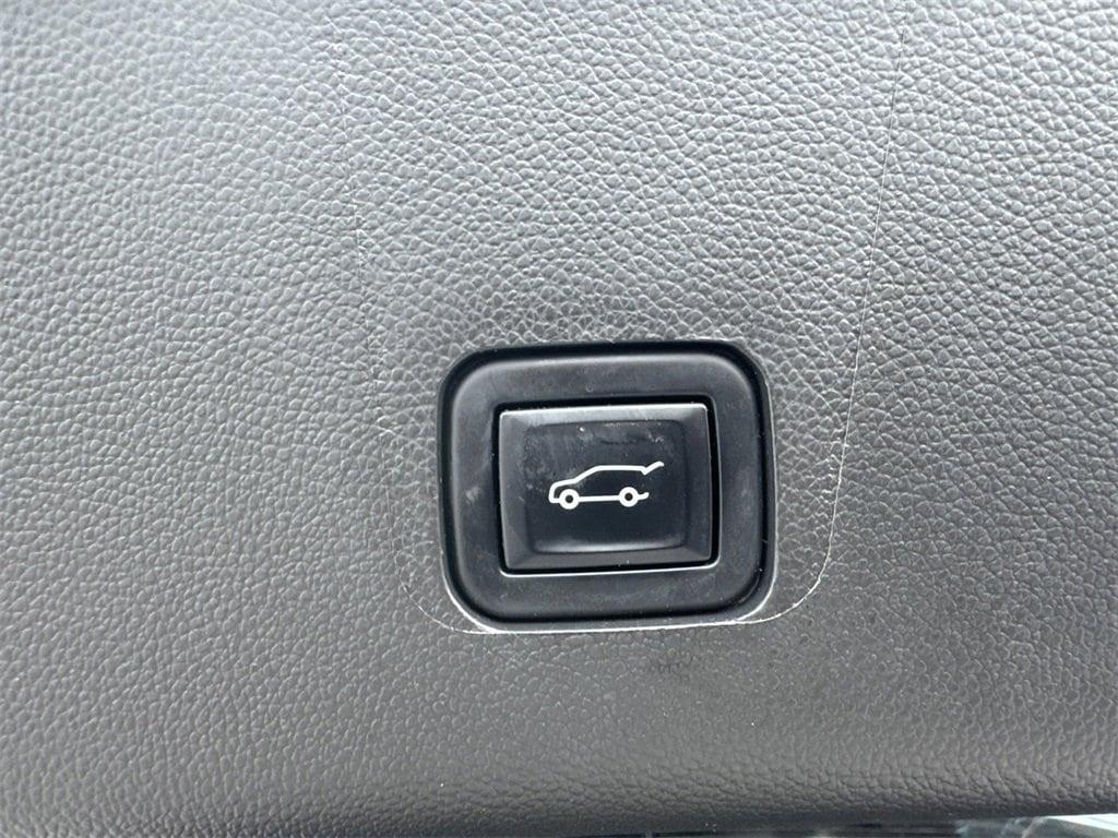 used 2022 Chevrolet Traverse car, priced at $24,514