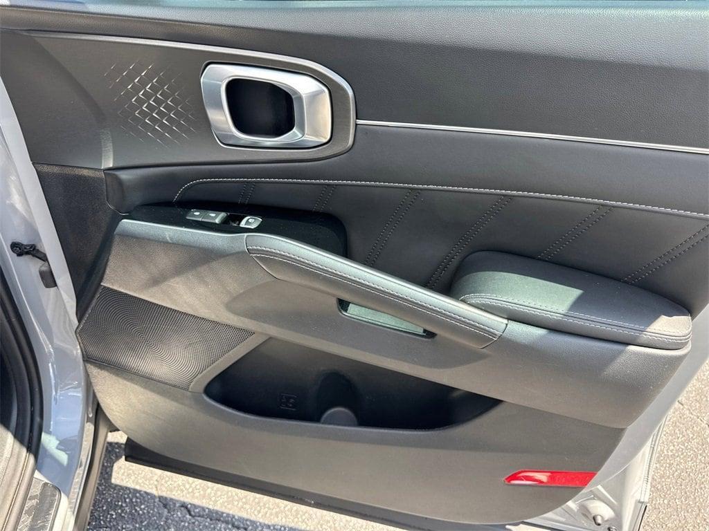 used 2023 Kia Sorento car, priced at $28,987