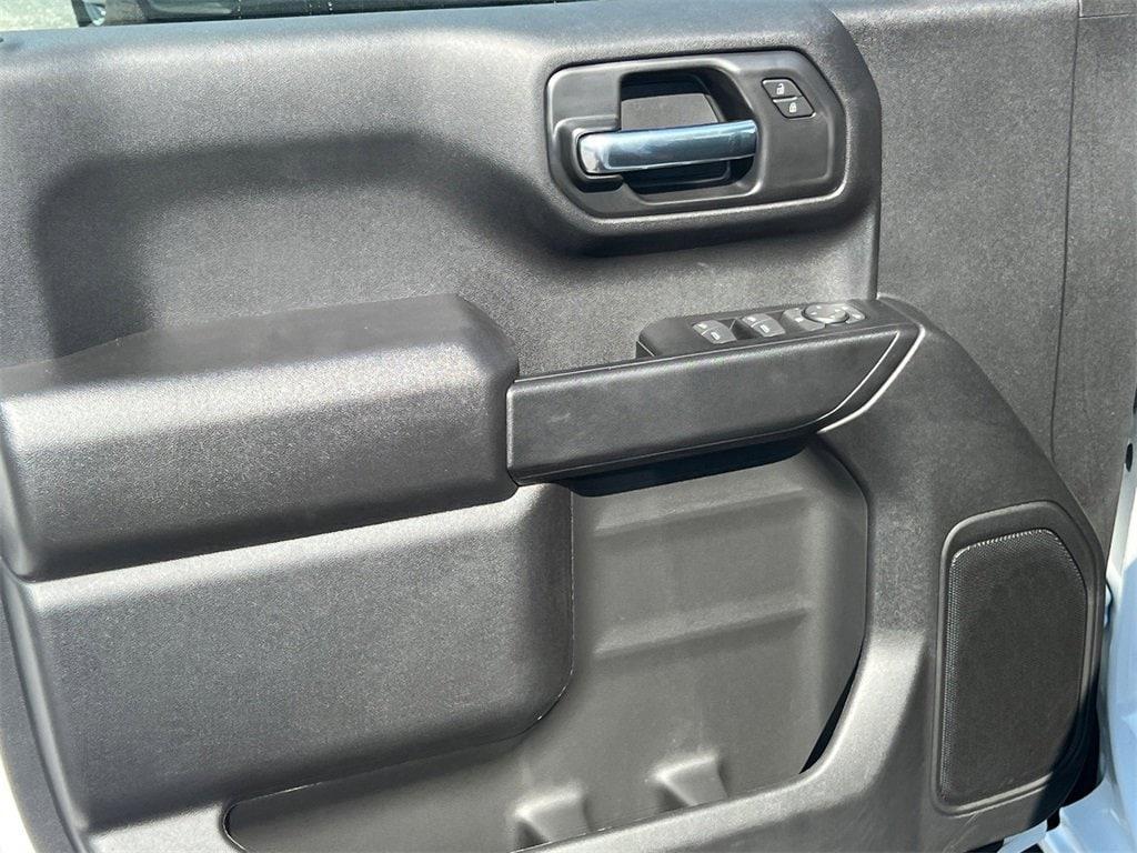new 2025 Chevrolet Silverado 1500 car, priced at $40,305