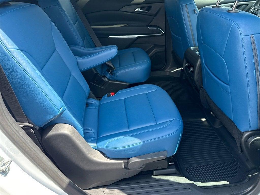 new 2025 Chevrolet Traverse car, priced at $42,804