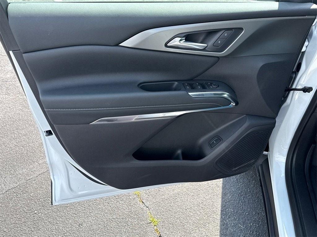 new 2025 Chevrolet Traverse car, priced at $42,804
