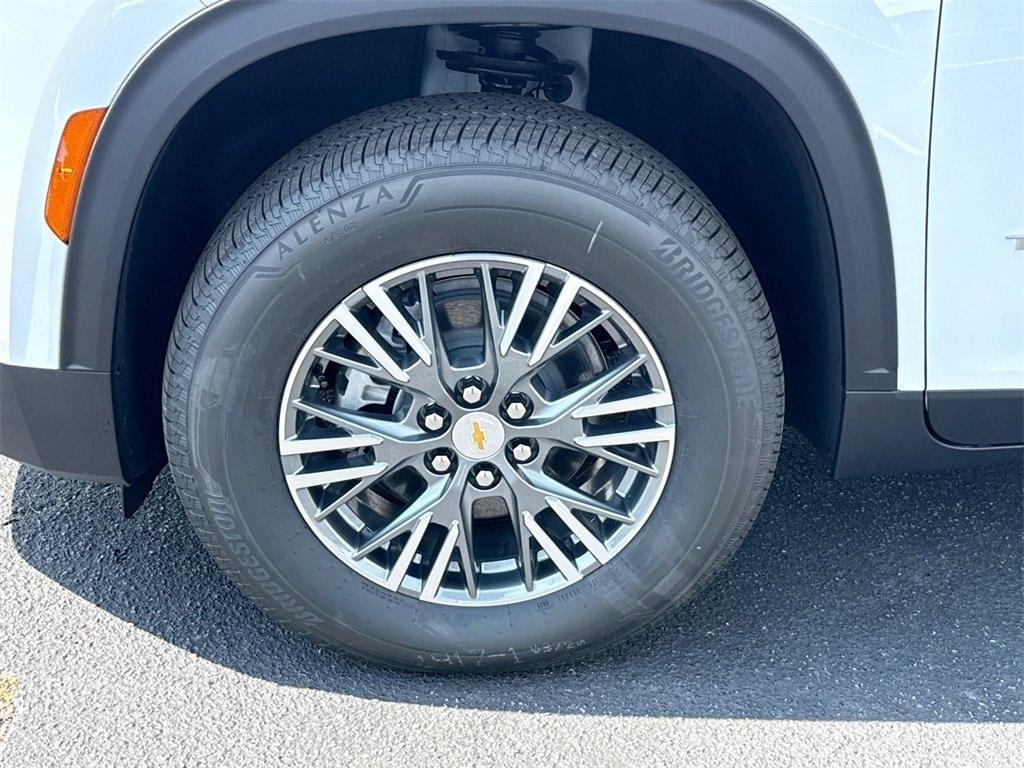 new 2025 Chevrolet Traverse car, priced at $42,804