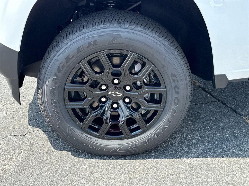 new 2025 Chevrolet Colorado car, priced at $33,395