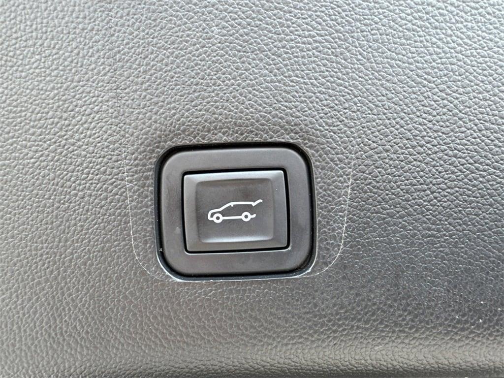 used 2019 Chevrolet Traverse car, priced at $17,996