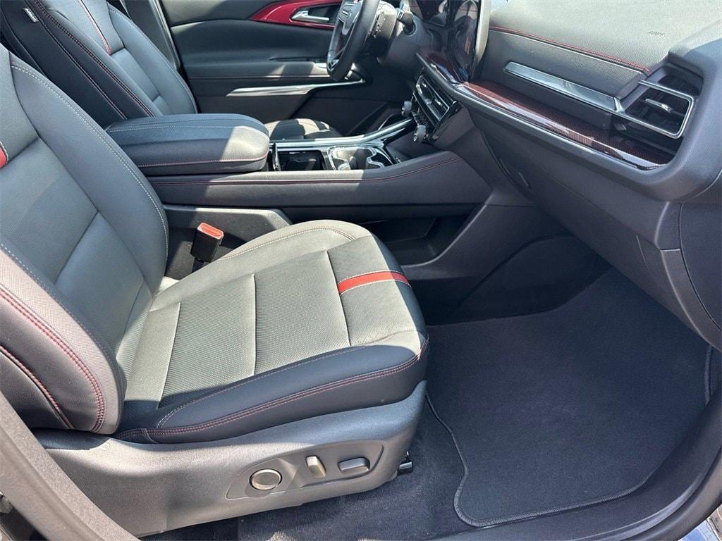 used 2024 Chevrolet Traverse car, priced at $50,996