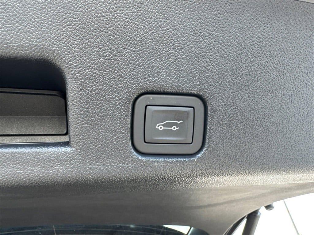 used 2024 Chevrolet Traverse car, priced at $50,996