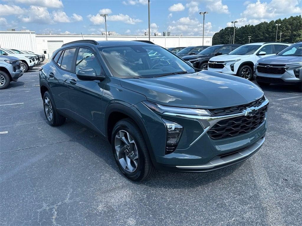 new 2025 Chevrolet Trax car, priced at $23,499