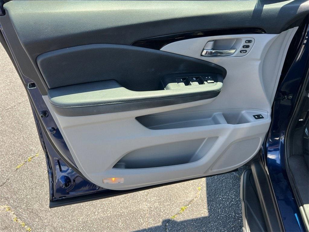 used 2022 Honda Pilot car, priced at $27,872