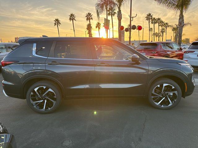 new 2024 Mitsubishi Outlander car, priced at $38,015