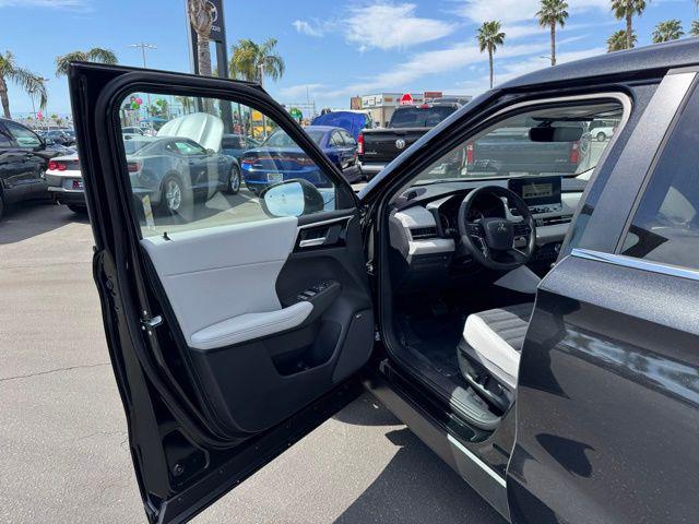 new 2025 Mitsubishi Outlander car, priced at $36,680