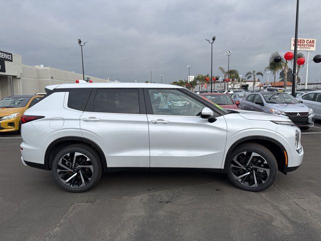 new 2024 Mitsubishi Outlander car, priced at $38,610