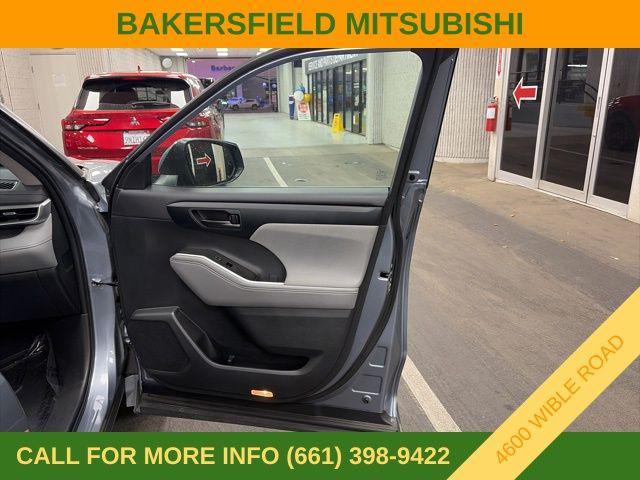 used 2023 Toyota Highlander car, priced at $32,995