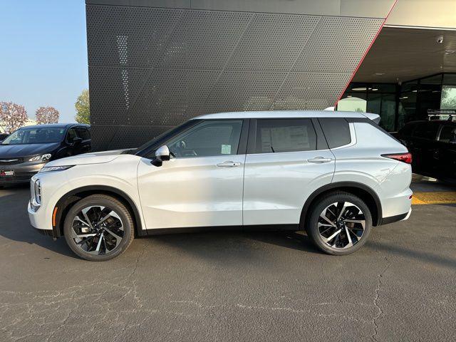 new 2024 Mitsubishi Outlander car, priced at $36,810