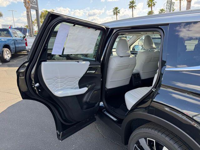 new 2025 Mitsubishi Outlander car, priced at $45,035
