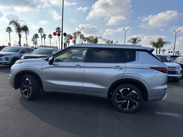 new 2024 Mitsubishi Outlander car, priced at $37,605