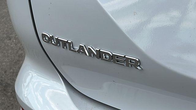new 2023 Mitsubishi Outlander car, priced at $31,995